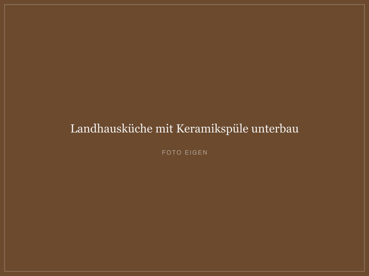 Landhausküche mit Keramikspüle unterbau